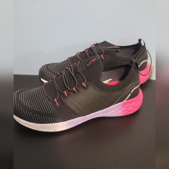 Athletic Shoes size 6 woman - Picture 3 of 3